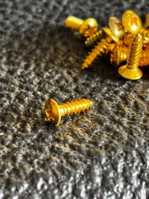 Tornillos para Stratocaster-Telecaster Dorados